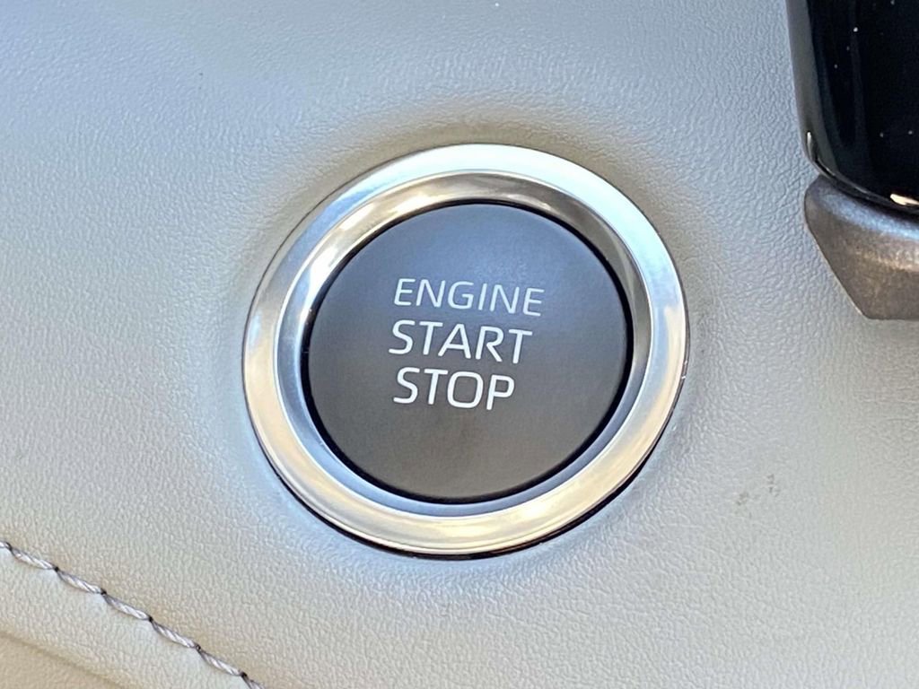 Used 2025 Toyota Highlander LE image 28