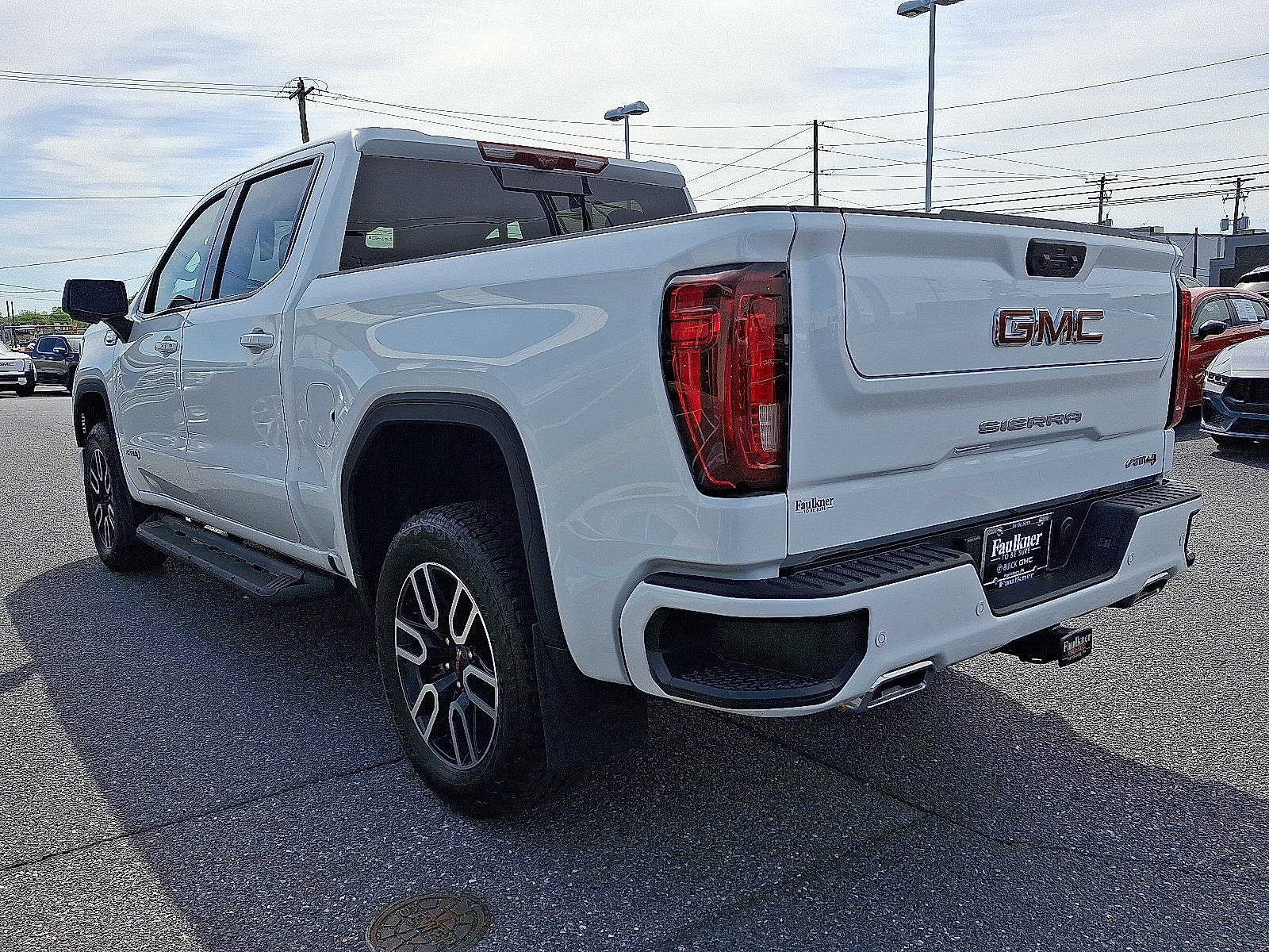 Used 2025 GMC Sierra 1500 AT4 w/ Technology Package AWD/4WD image 4