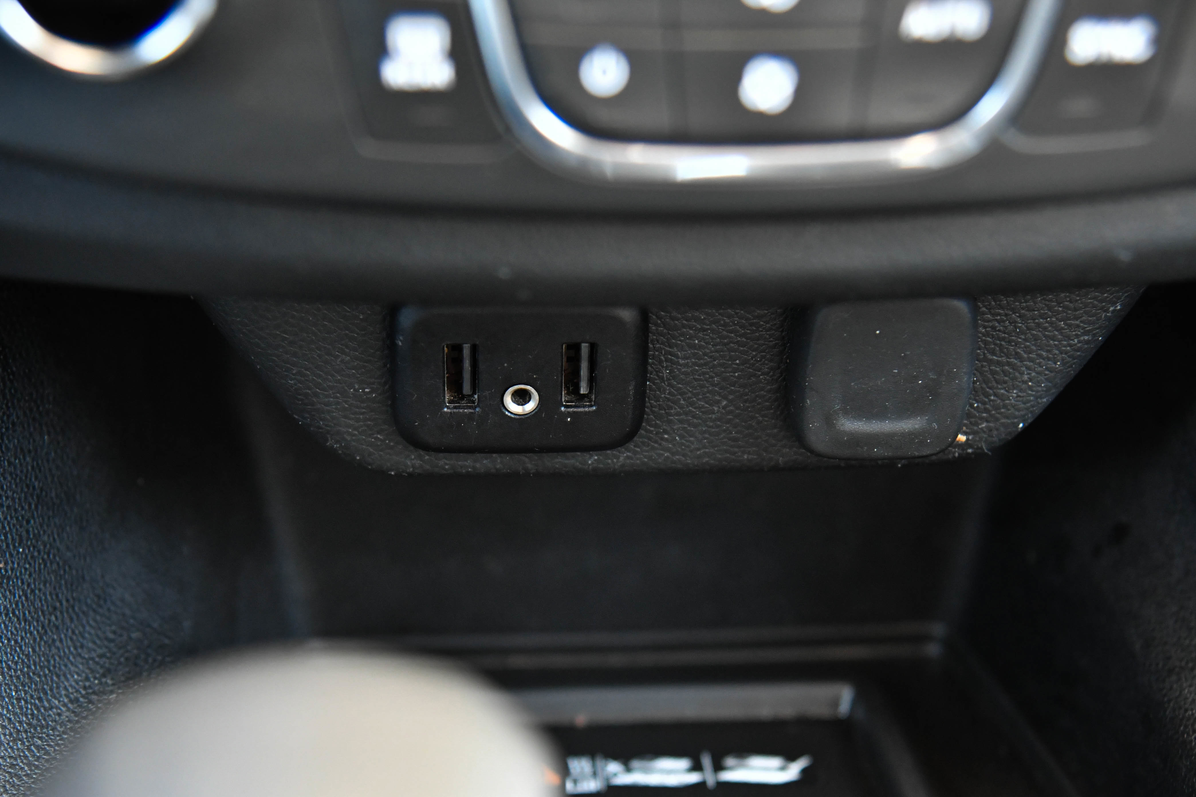 Used 2022 Chevrolet Traverse LT image 23