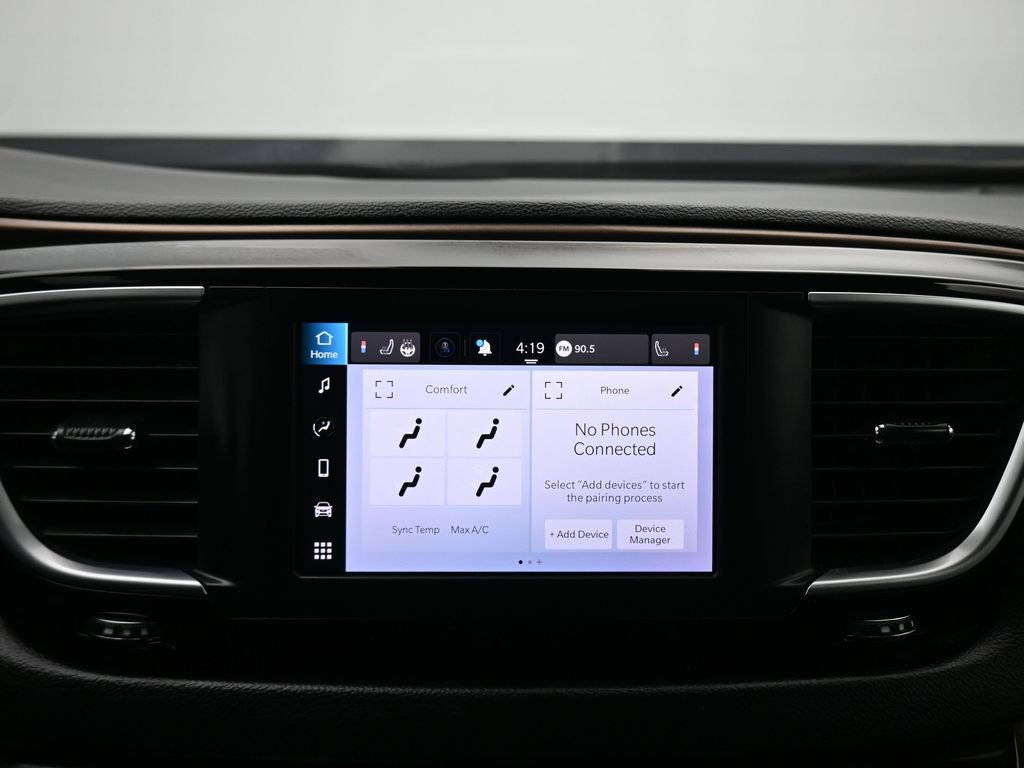 Used 2023 Chrysler Voyager LX image 16