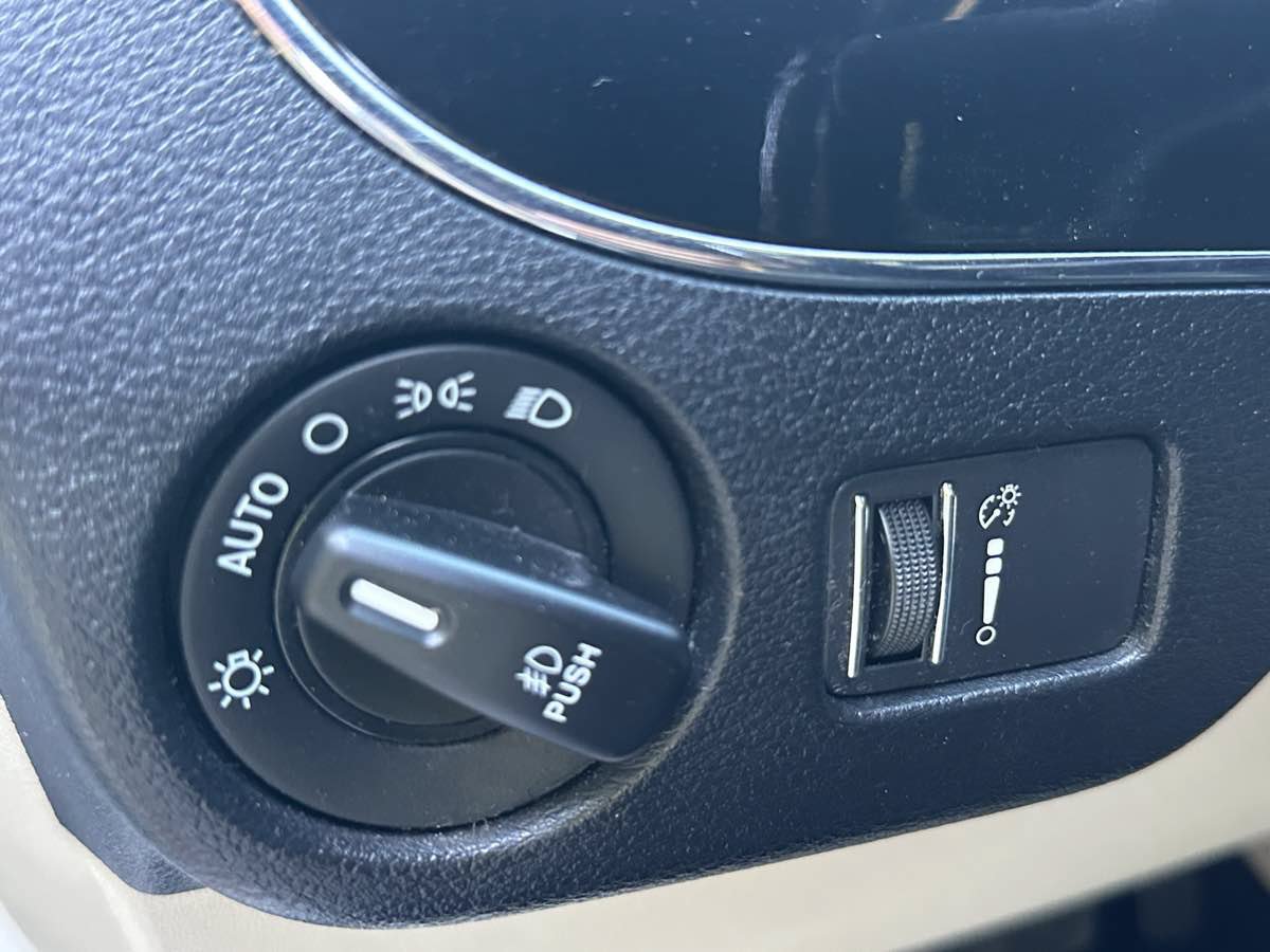 Used 2020 Dodge Grand Caravan SXT FWD image 27