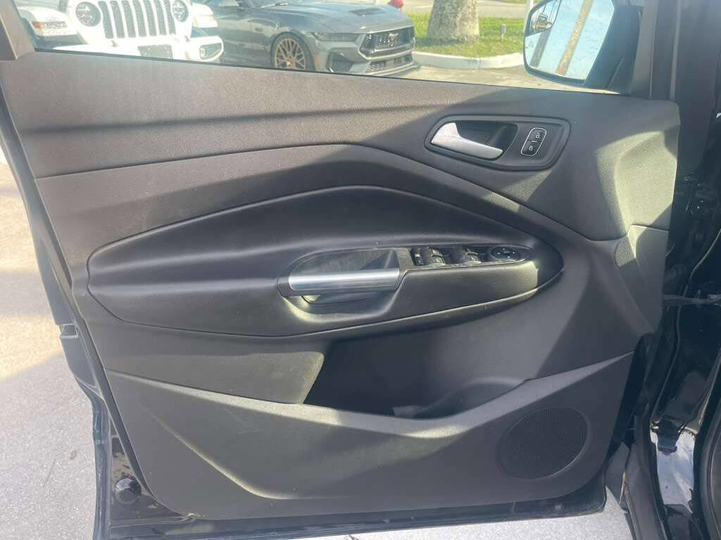 Used 2018 Ford Escape SEL image 12