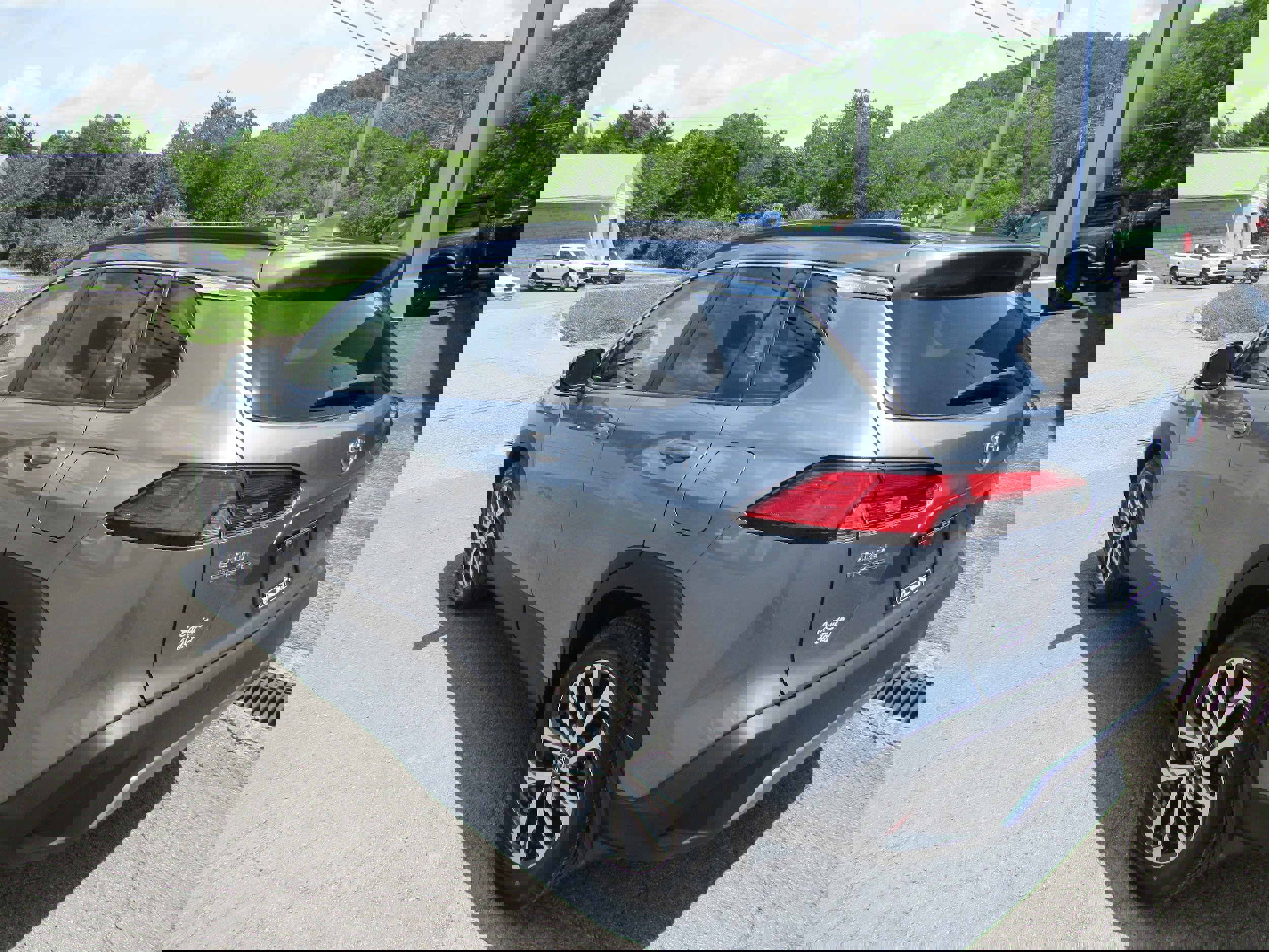 Used 2022 Toyota Corolla Cross XLE image 8