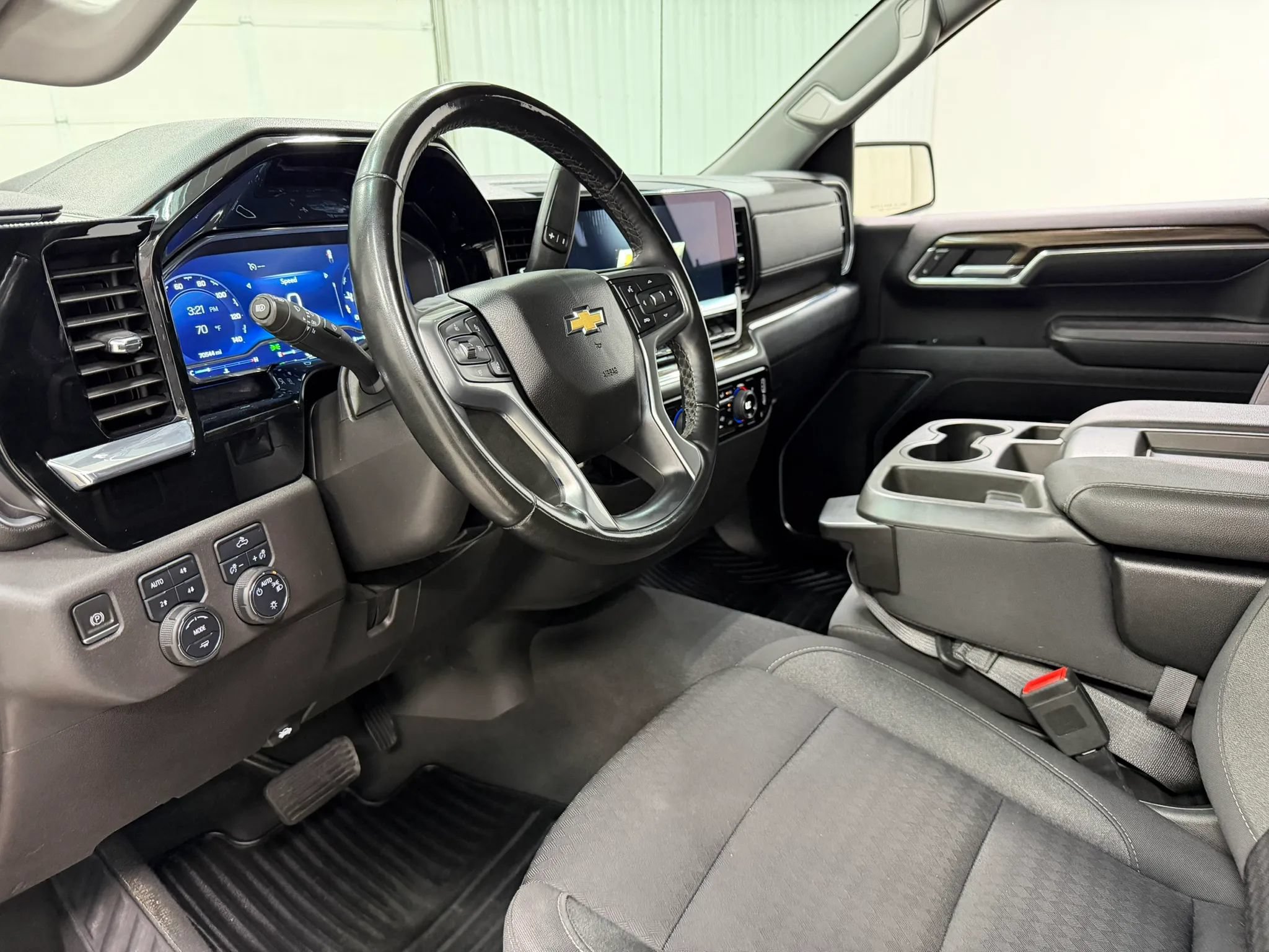 Used 2023 Chevrolet Silverado 1500 LT w/ Z71 Off-Road Package AWD/4WD image 12