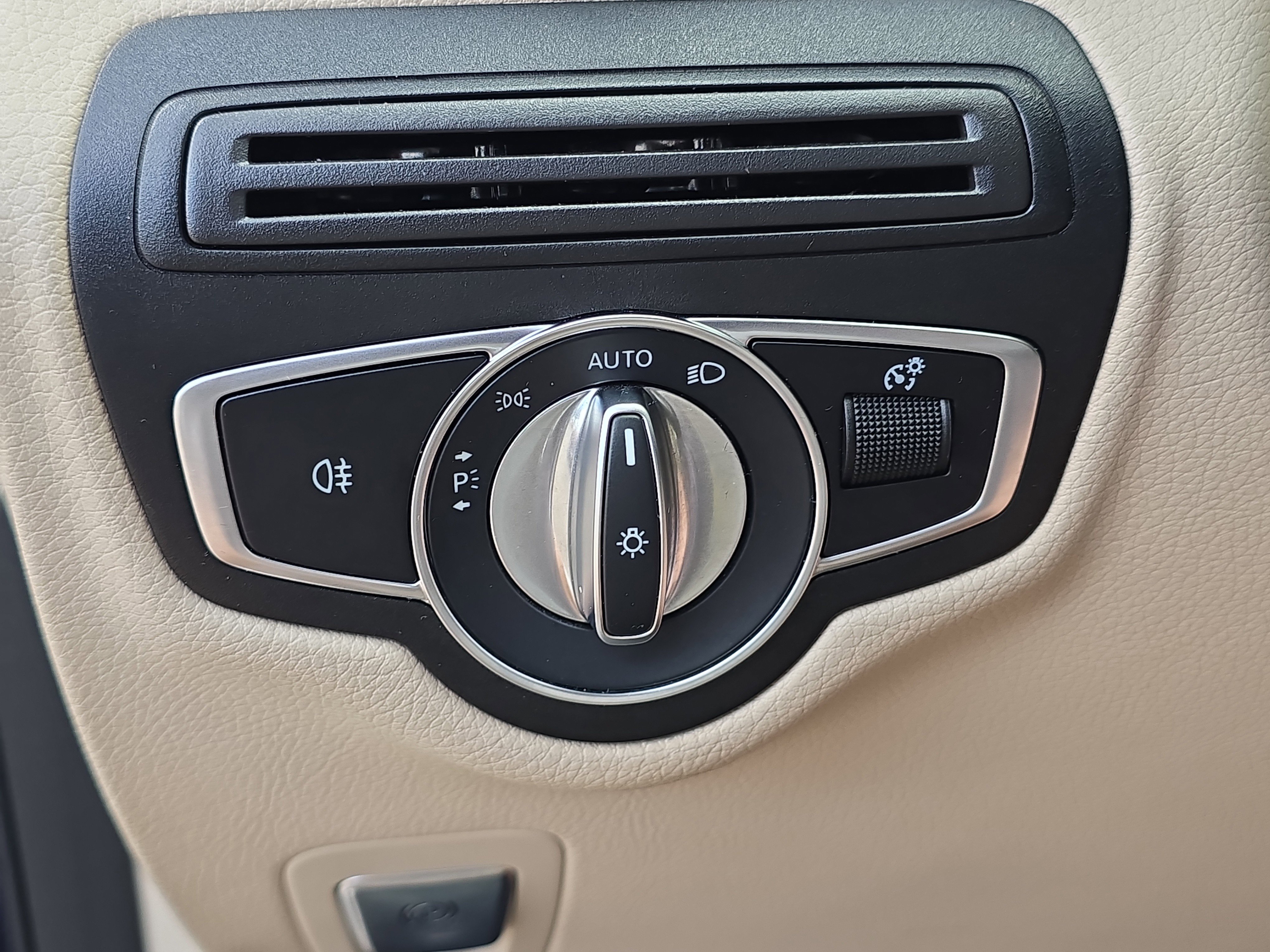 Used 2021 Mercedes-Benz GLC 300 image 30