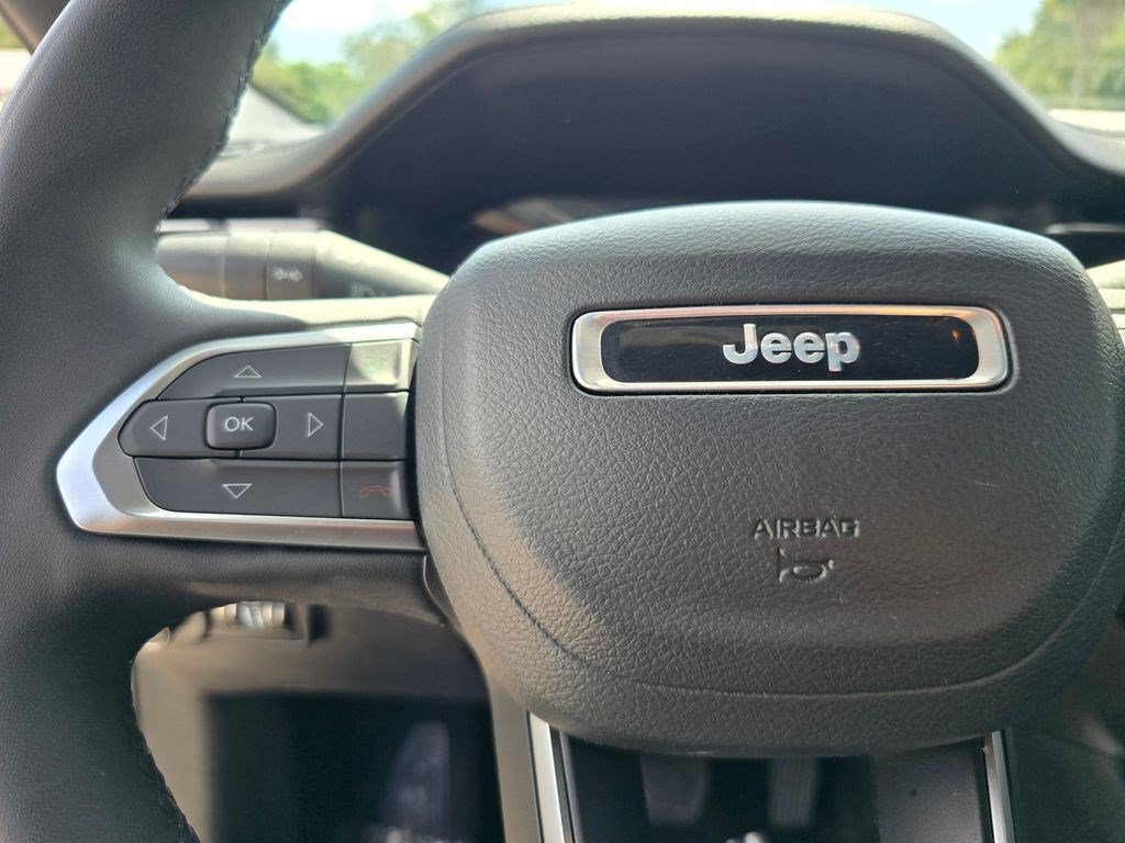 Used 2023 Jeep Compass Latitude w/ Sun and Sound Group AWD/4WD image 18