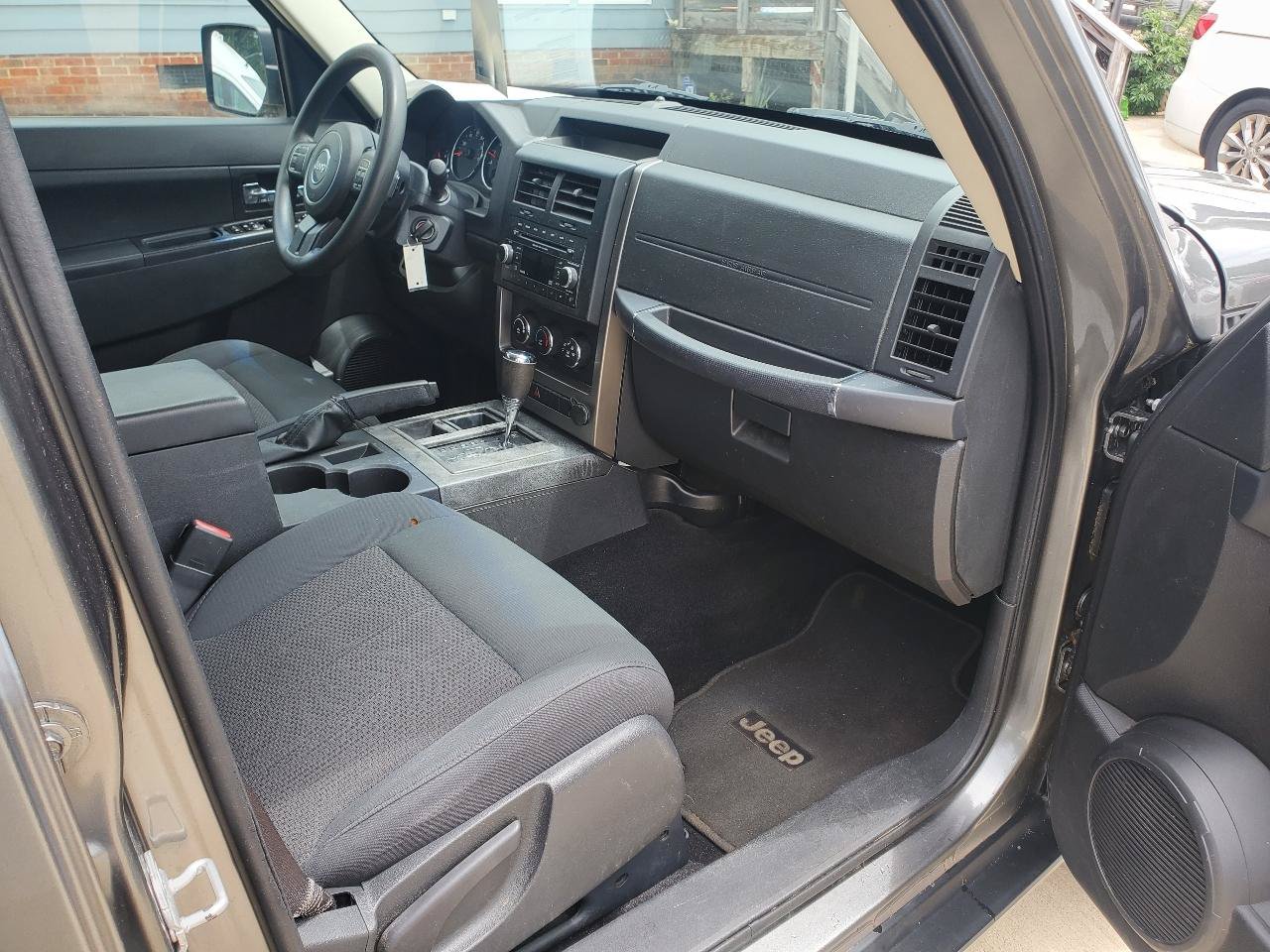 Used 2012 Jeep Liberty Sport RWD image 5