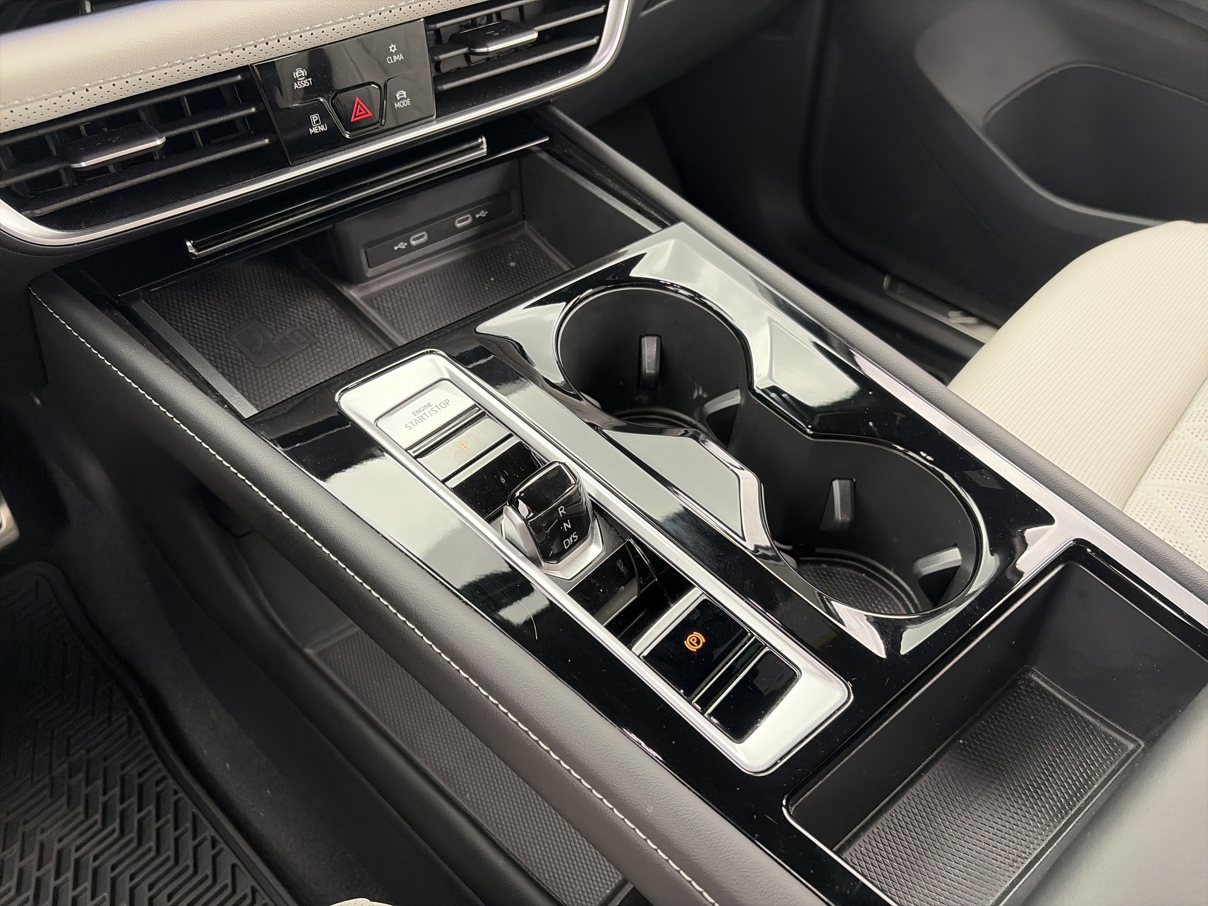 Used 2024 Volkswagen Atlas Cross Sport SEL Premium R-Line image 64