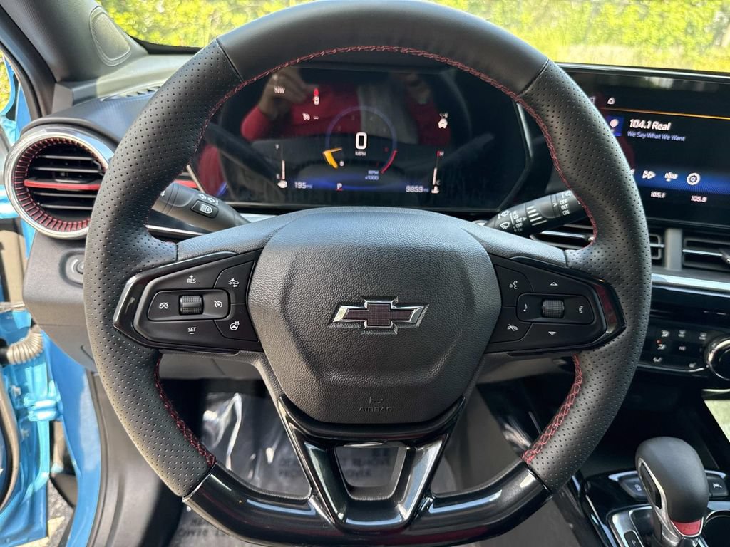 Used 2025 Chevrolet Trax RS w/ Driver Confidence Package FWD image 38