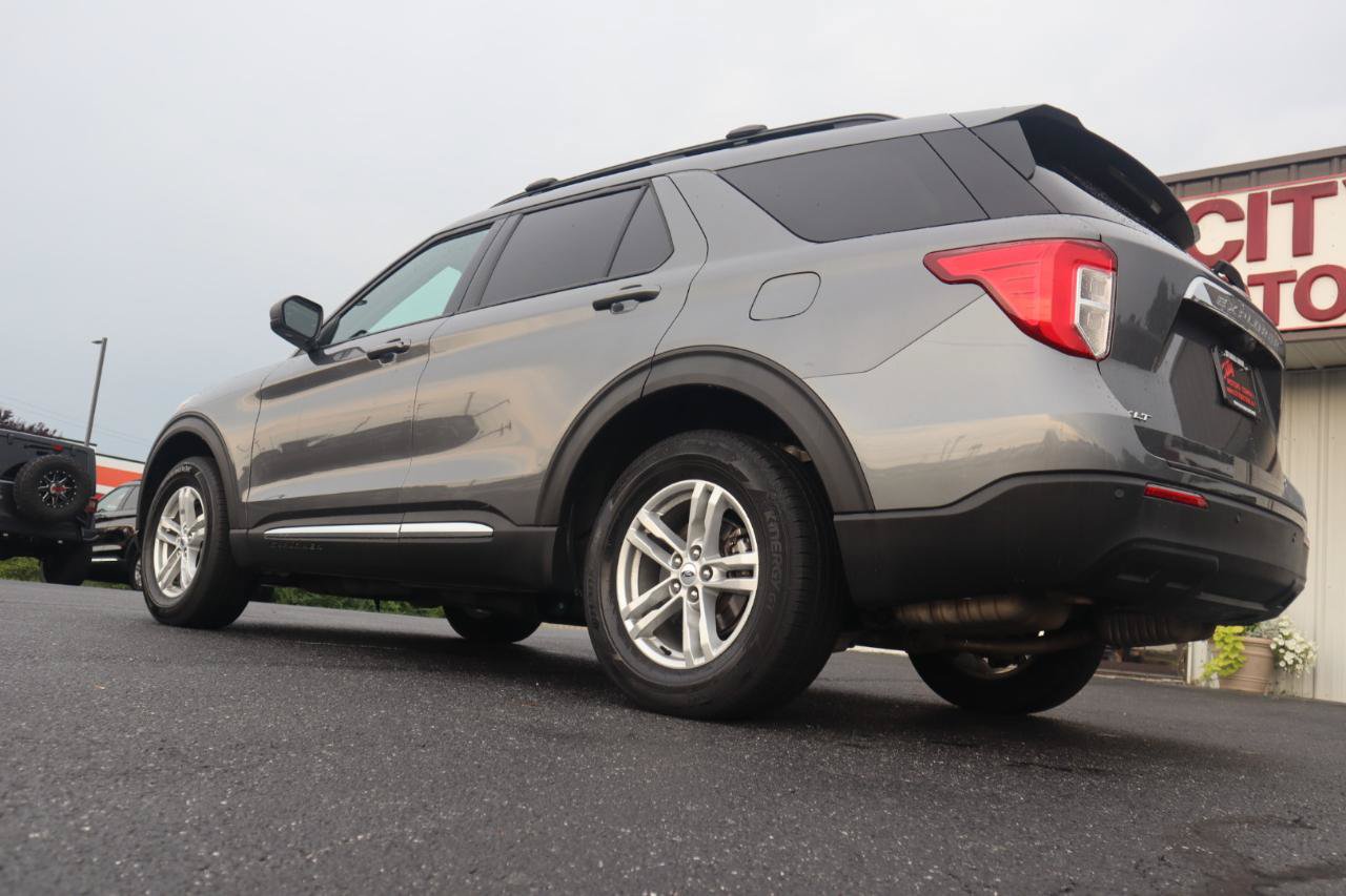 Used 2023 Ford Explorer XLT AWD/4WD image 17