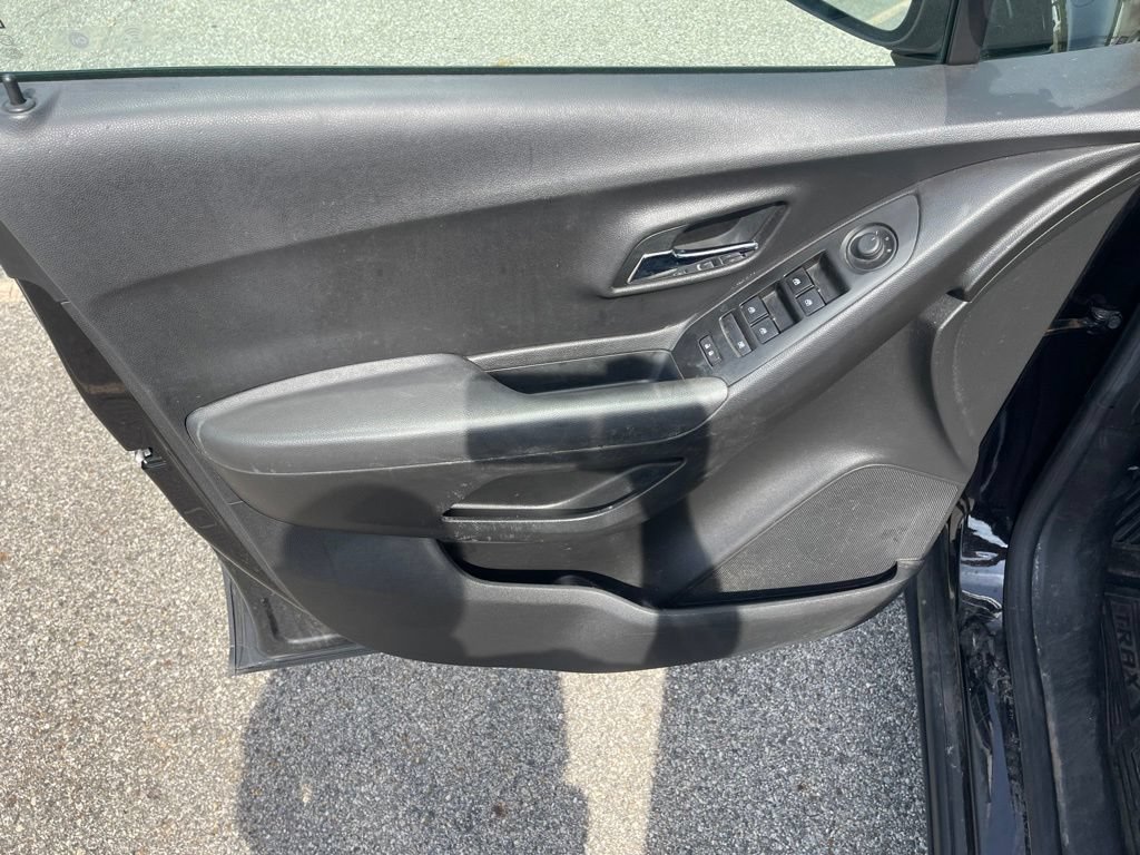 Used 2020 Chevrolet Trax LS w/ Tint and Cruise Package FWD image 21