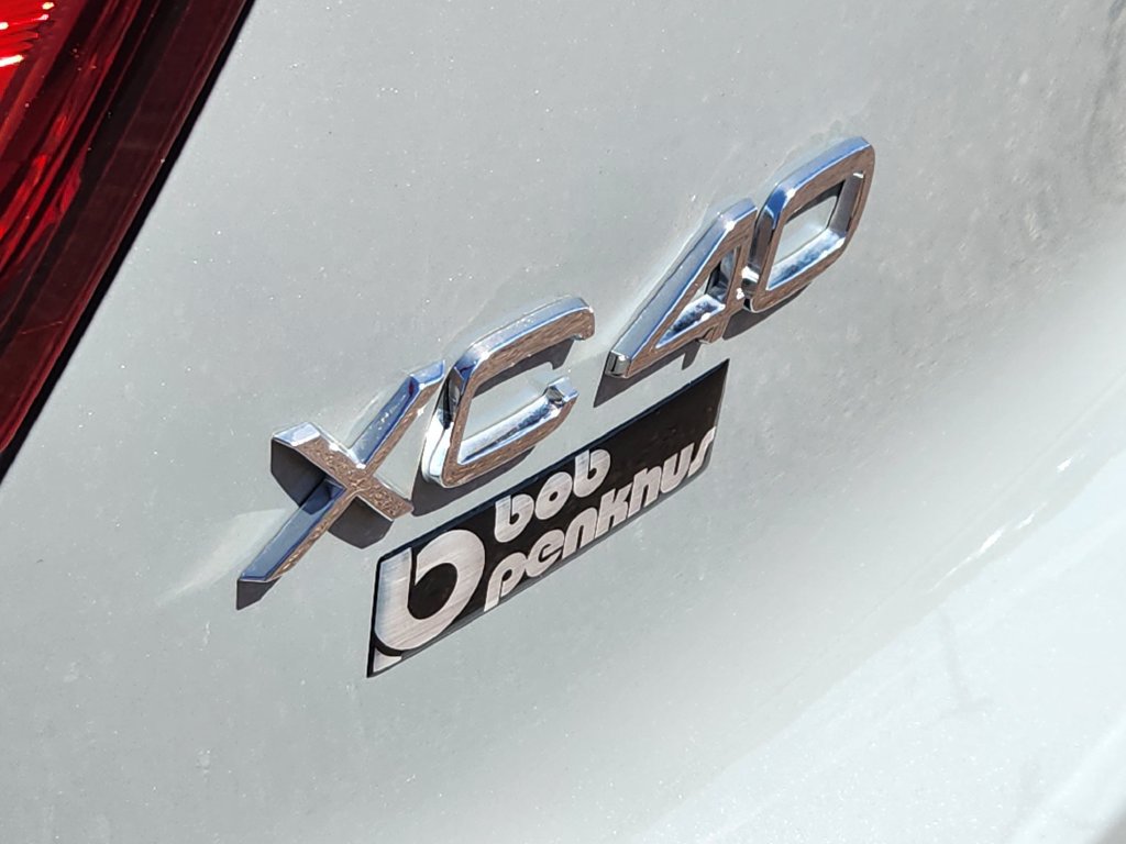 Used 2025 Volvo XC40 B5 Plus AWD/4WD image 31