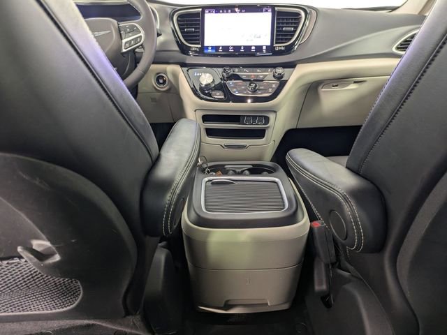 Used 2023 Chrysler Pacifica Touring-L image 22