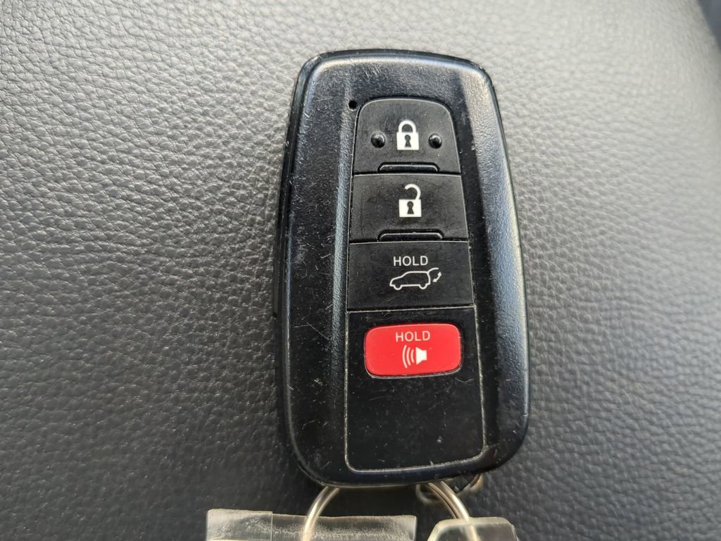 Used 2021 Toyota RAV4 XLE w/ Convenience Package image 34