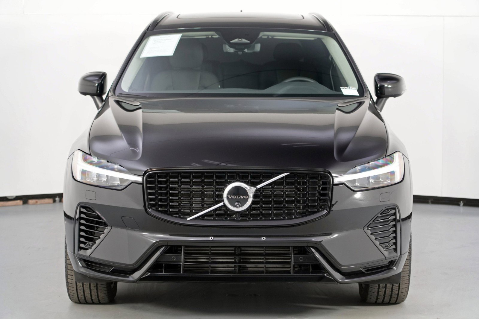 Used 2025 Volvo XC60 T8 Plus w/ Climate Package PRO AWD/4WD image 44