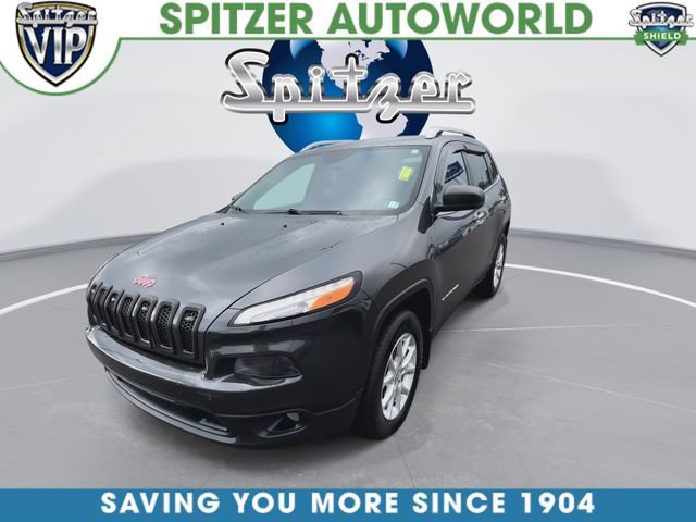 Used 2017 Jeep Cherokee Latitude w/ Cold Weather Group AWD/4WD image 4