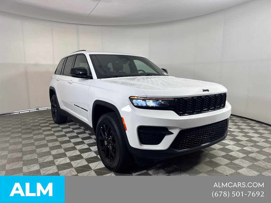 Used 2025 Jeep Grand Cherokee Altitude AWD/4WD image 3