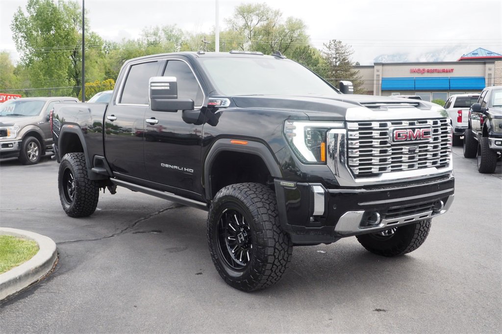 Used 2024 GMC Sierra 3500 Denali w/ Denali Reserve Package image 3