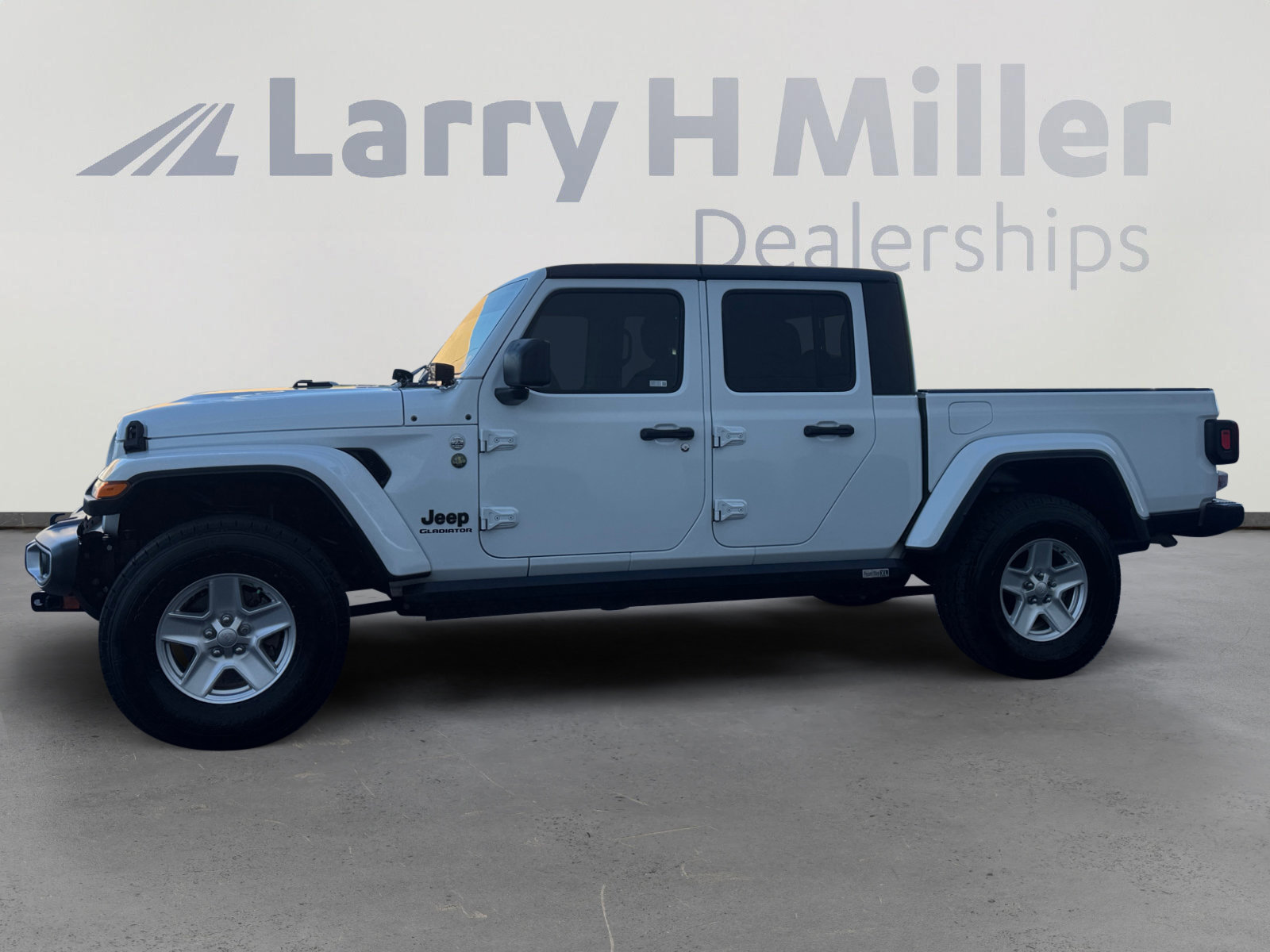 Used 2021 Jeep Gladiator Sport image 2