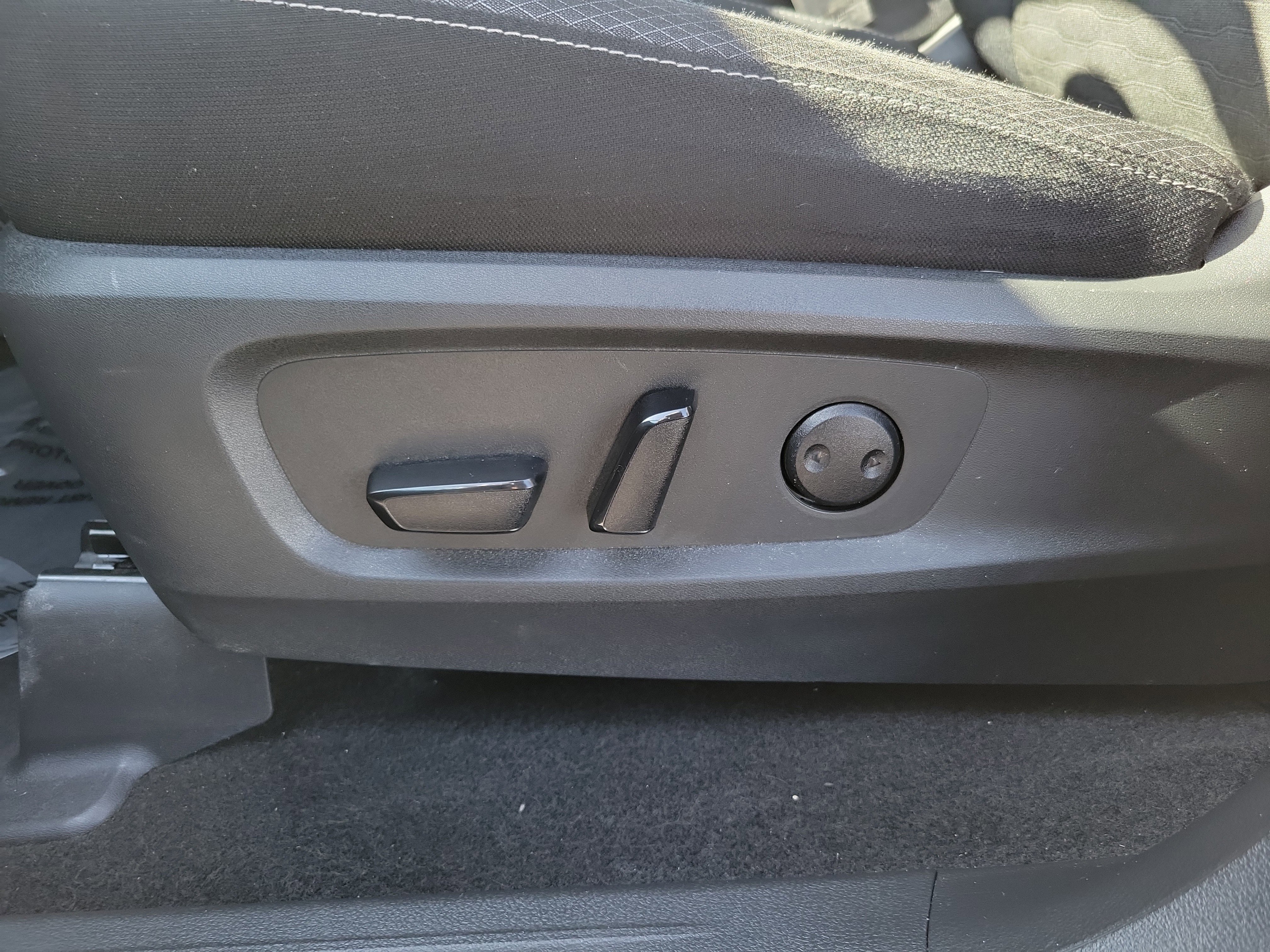 Used 2024 Nissan Pathfinder SV image 25