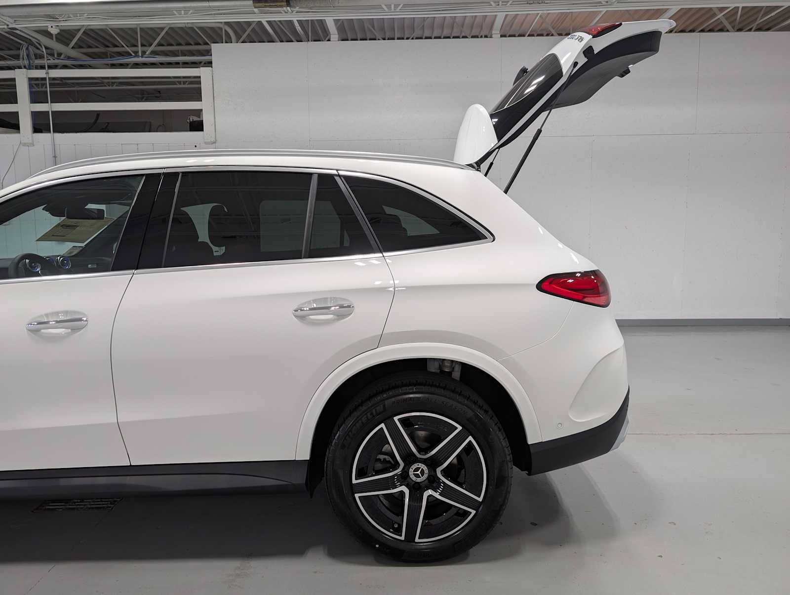 New 2026 Mercedes-Benz GLC 300 4MATIC image 9