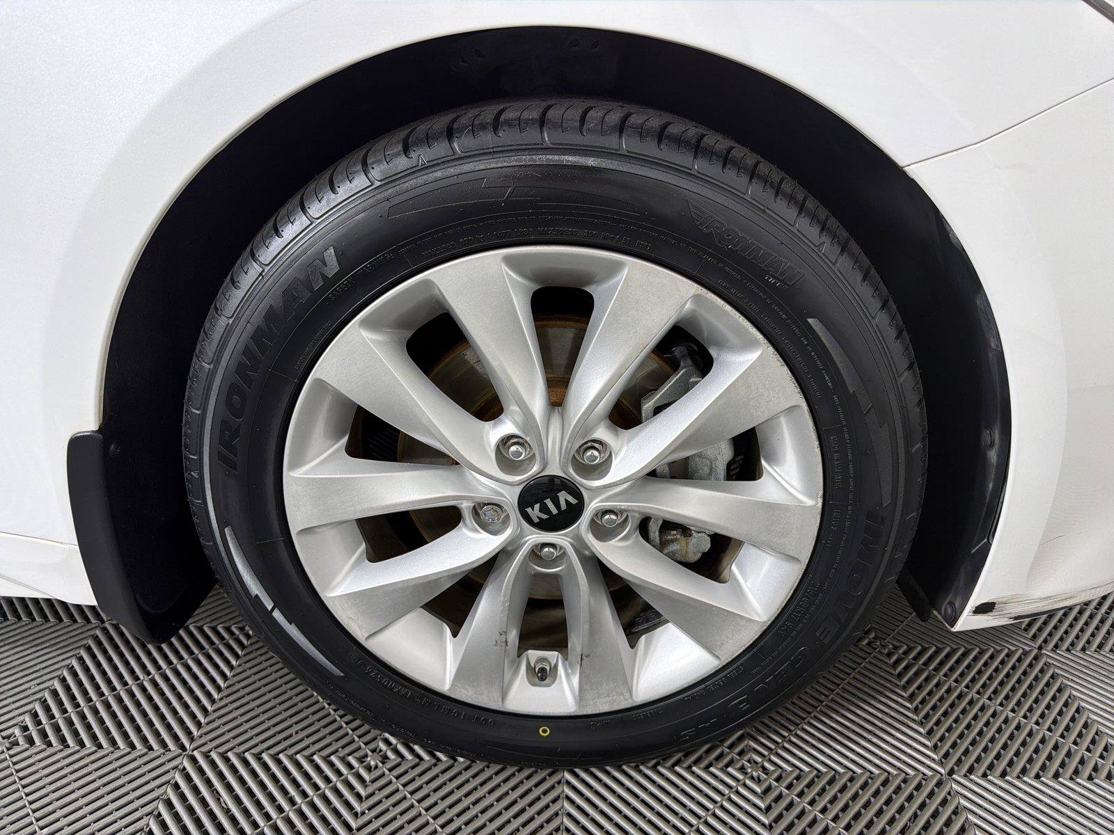 Used 2016 Kia Optima EX w/ Premium Package FWD image 9