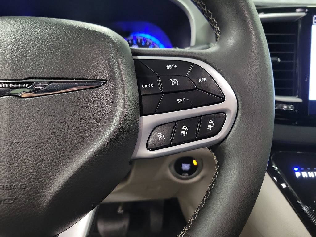 Used 2024 Chrysler Pacifica Touring-L FWD image 24