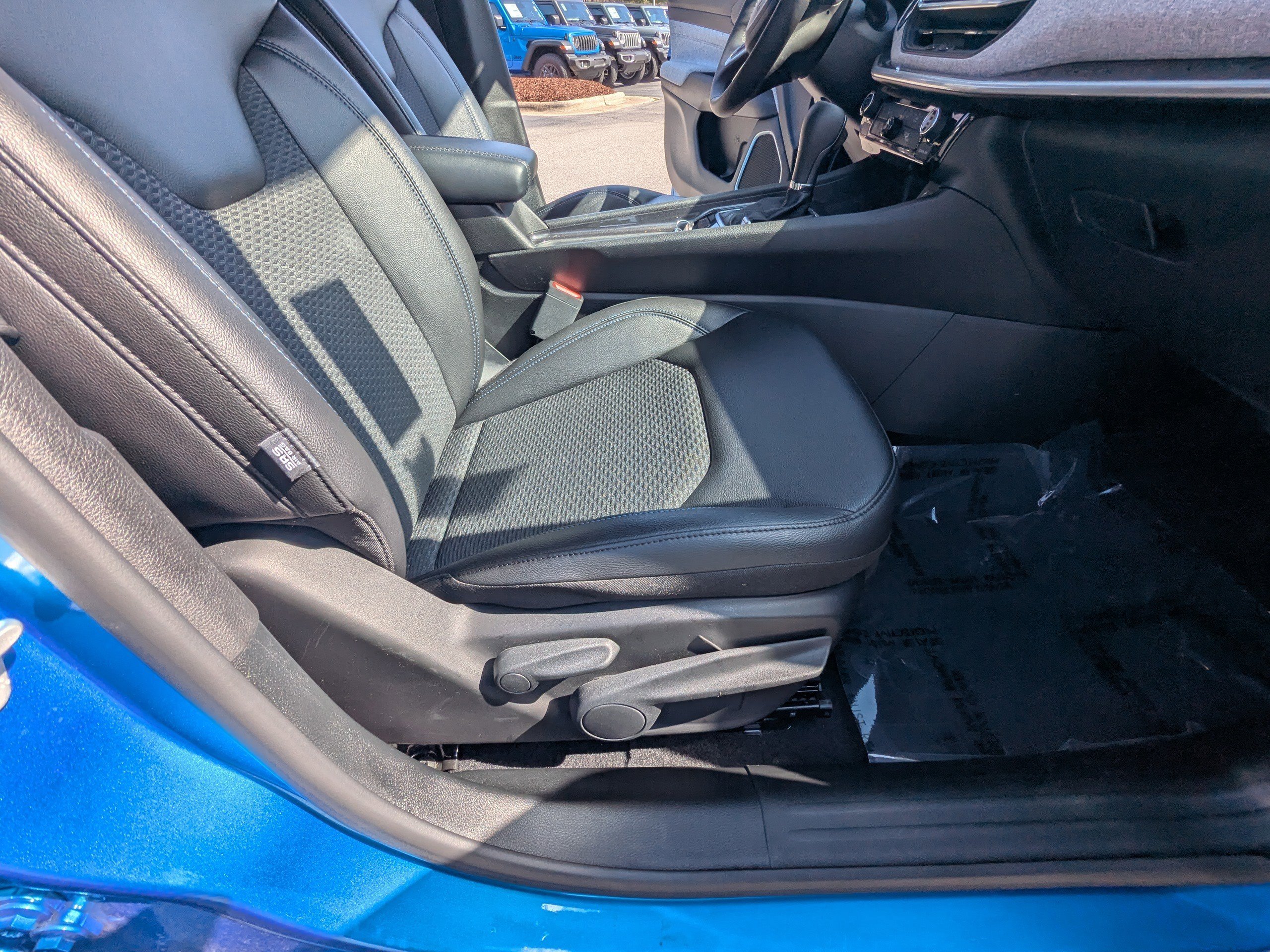 Certified 2025 Jeep Compass Latitude image 13