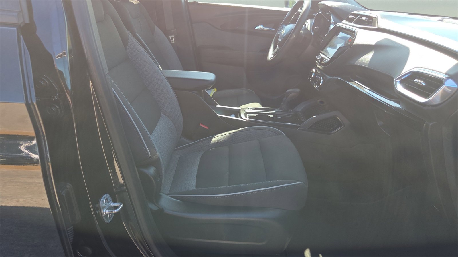 Used 2021 Chevrolet TrailBlazer LT w/ Convenience Package image 13