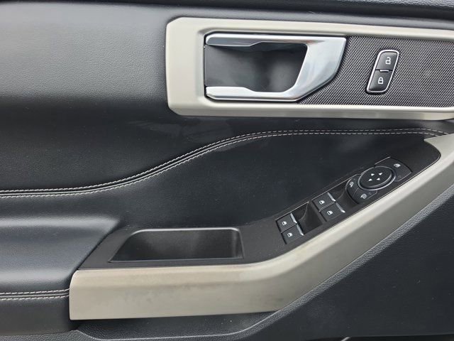 Certified 2022 Ford Explorer XLT w/ Equipment Group 202A image 15