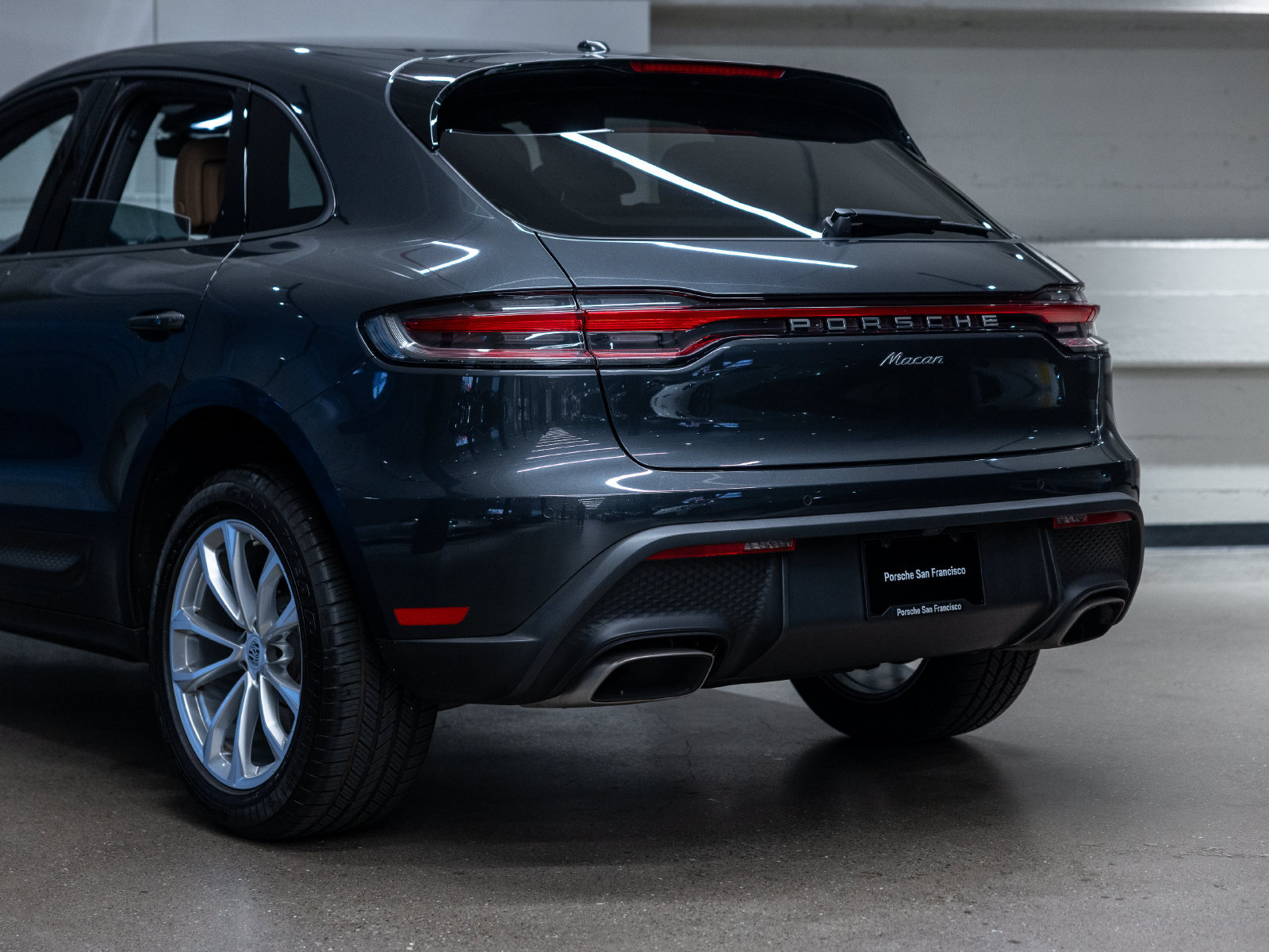 Certified 2023 Porsche Macan AWD/4WD image 25