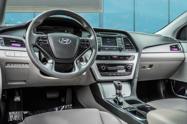 Used 2015 Hyundai Sonata SE w/ Option Group 09 FWD image 18