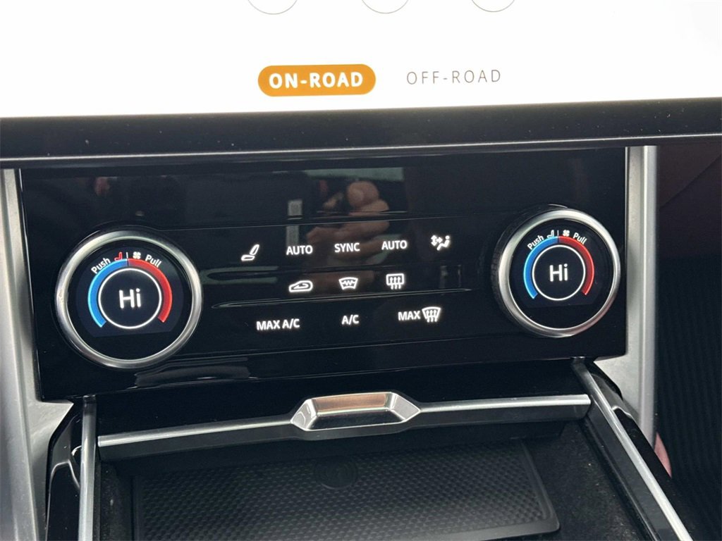 Used 2023 Land Rover Range Rover Autobiography image 25