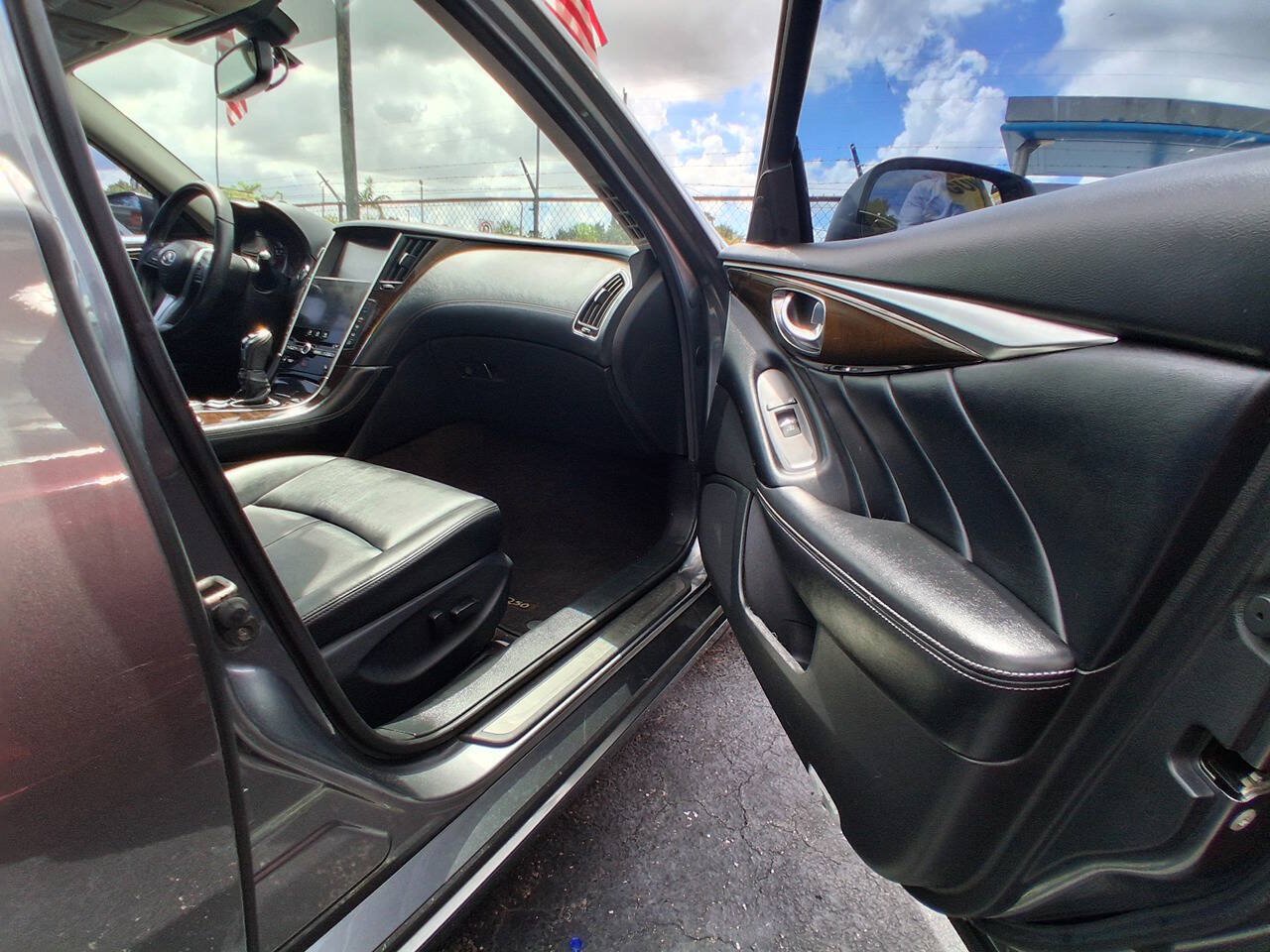 Used 2019 INFINITI Q50 Luxe w/ Essential Package (3.0T Luxe) RWD image 19