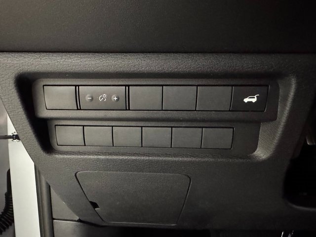 New 2025 Mitsubishi Outlander SE image 10