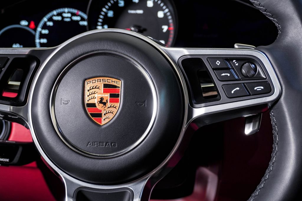 Certified 2023 Porsche Cayenne Platinum Edition image 19