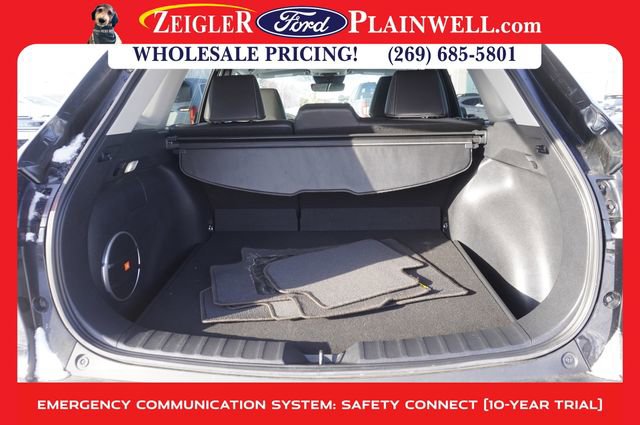 Used 2023 Toyota Corolla Cross XLE w/ Convenience Package image 5