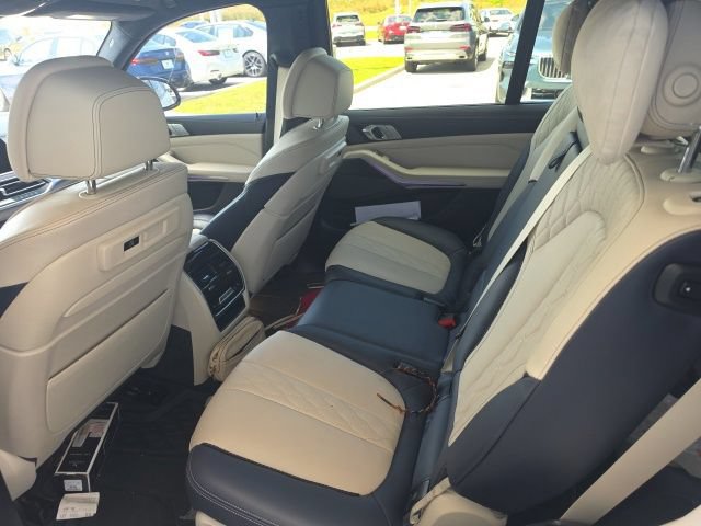 Used 2022 BMW X7 M50i w/ Dynamic Handling Package AWD/4WD image 4