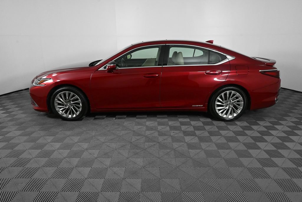 Used 2020 Lexus ES 300h w/ Accessory Package FWD image 3