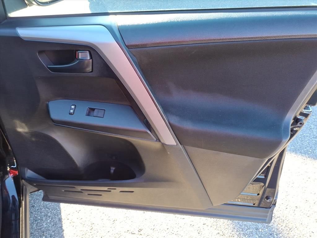 Used 2016 Toyota RAV4 LE image 16