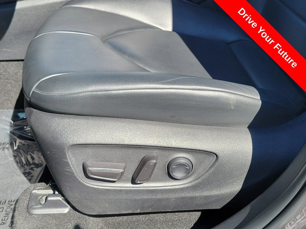 Used 2024 Toyota Highlander XLE FWD image 16