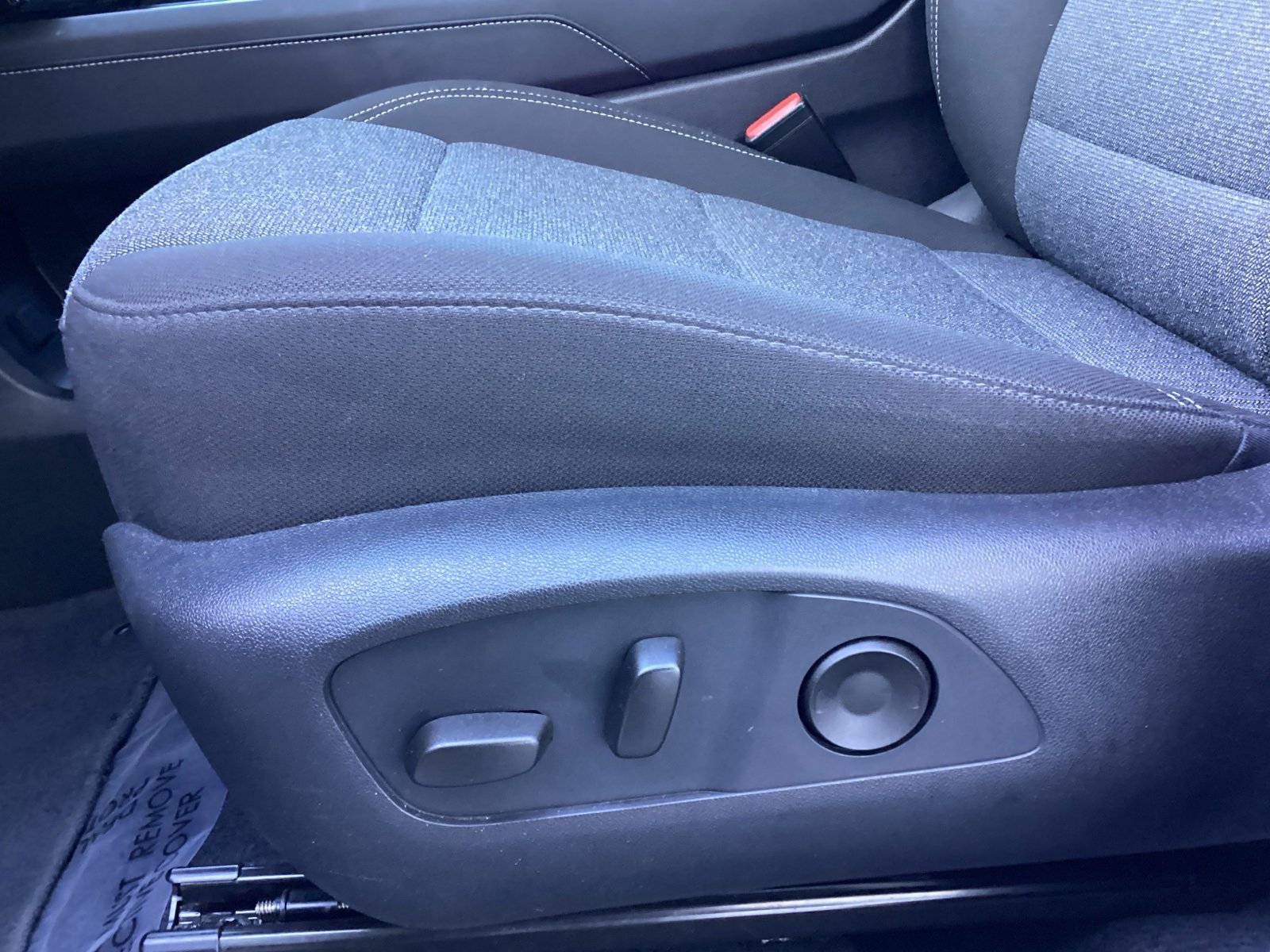 Used 2025 GMC Acadia Elevation image 12