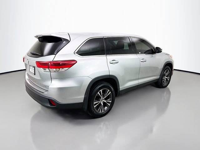 Used 2019 Toyota Highlander LE AWD/4WD image 7