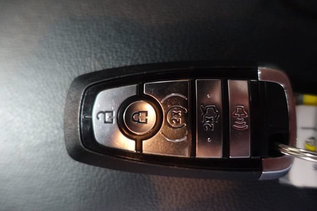 Used 2018 Ford Explorer XLT w/ Equipment Group 202A AWD/4WD image 17