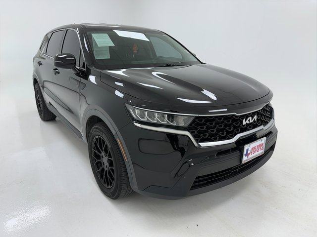 Used 2022 Kia Sorento LX image 2