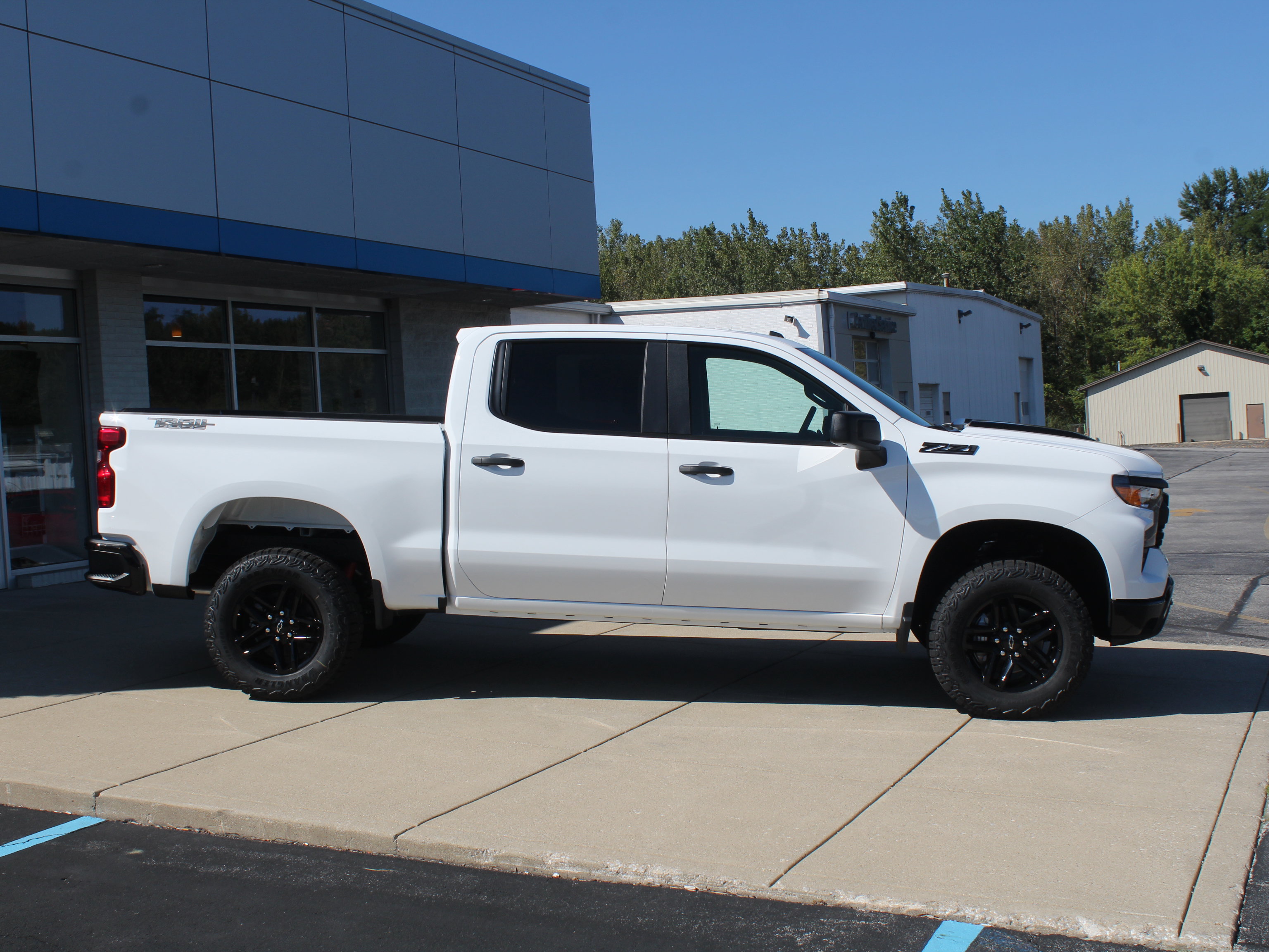 New 2026 Chevrolet Silverado 1500 Custom Trail Boss w/ Dark Appearance Package AWD/4WD image 5