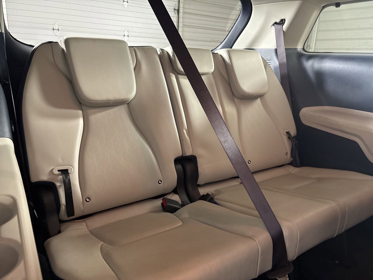 Used 2025 Kia Carnival EX image 21