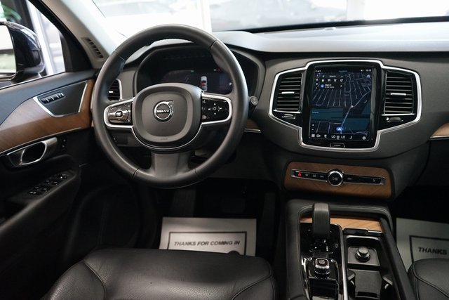 Used 2023 Volvo XC90 B6 Plus image 11