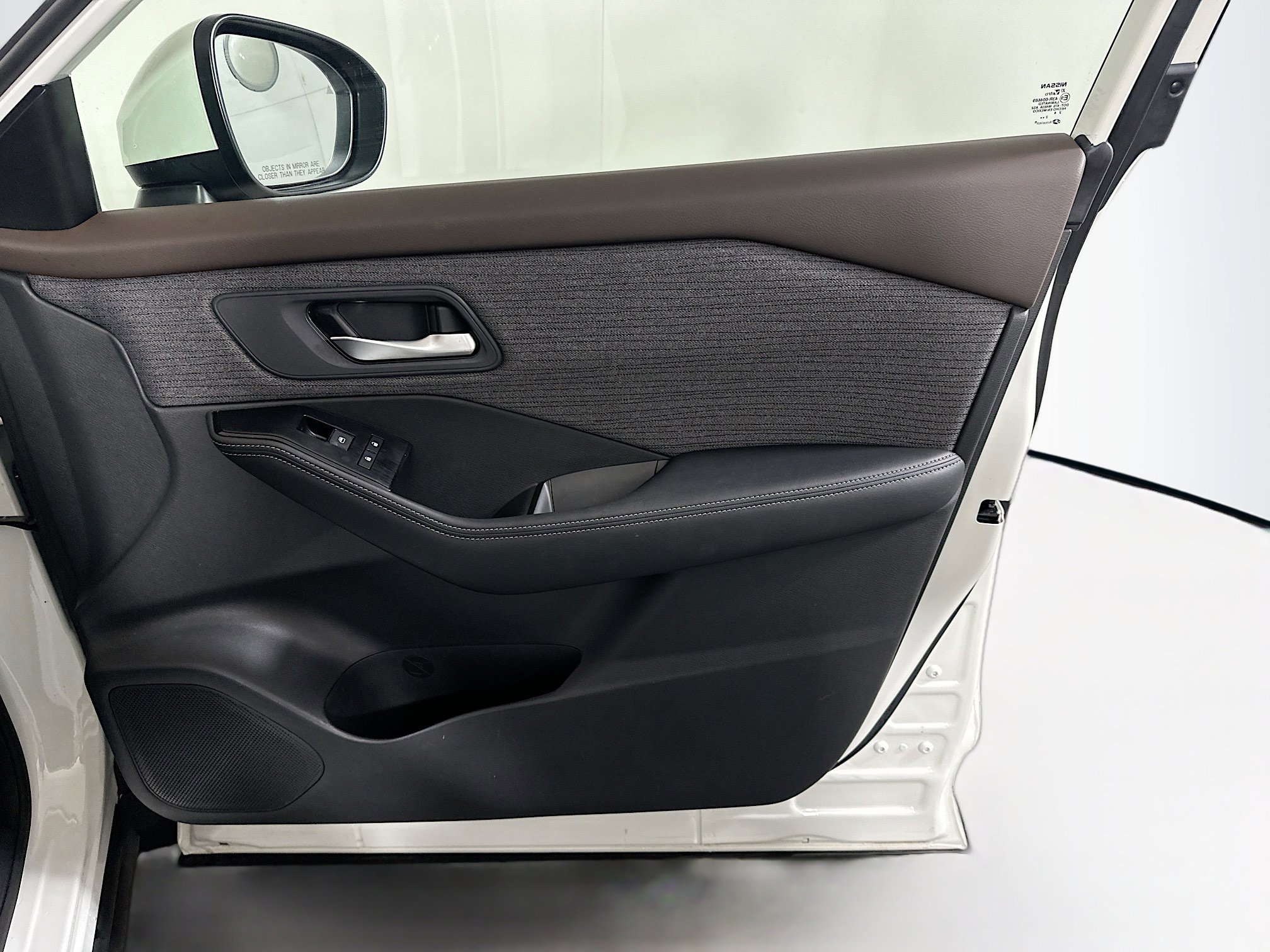 Used 2023 Nissan Rogue SV image 30