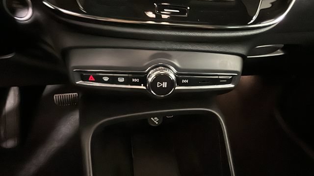 Used 2023 Volvo XC40 B4 Ultimate FWD image 20